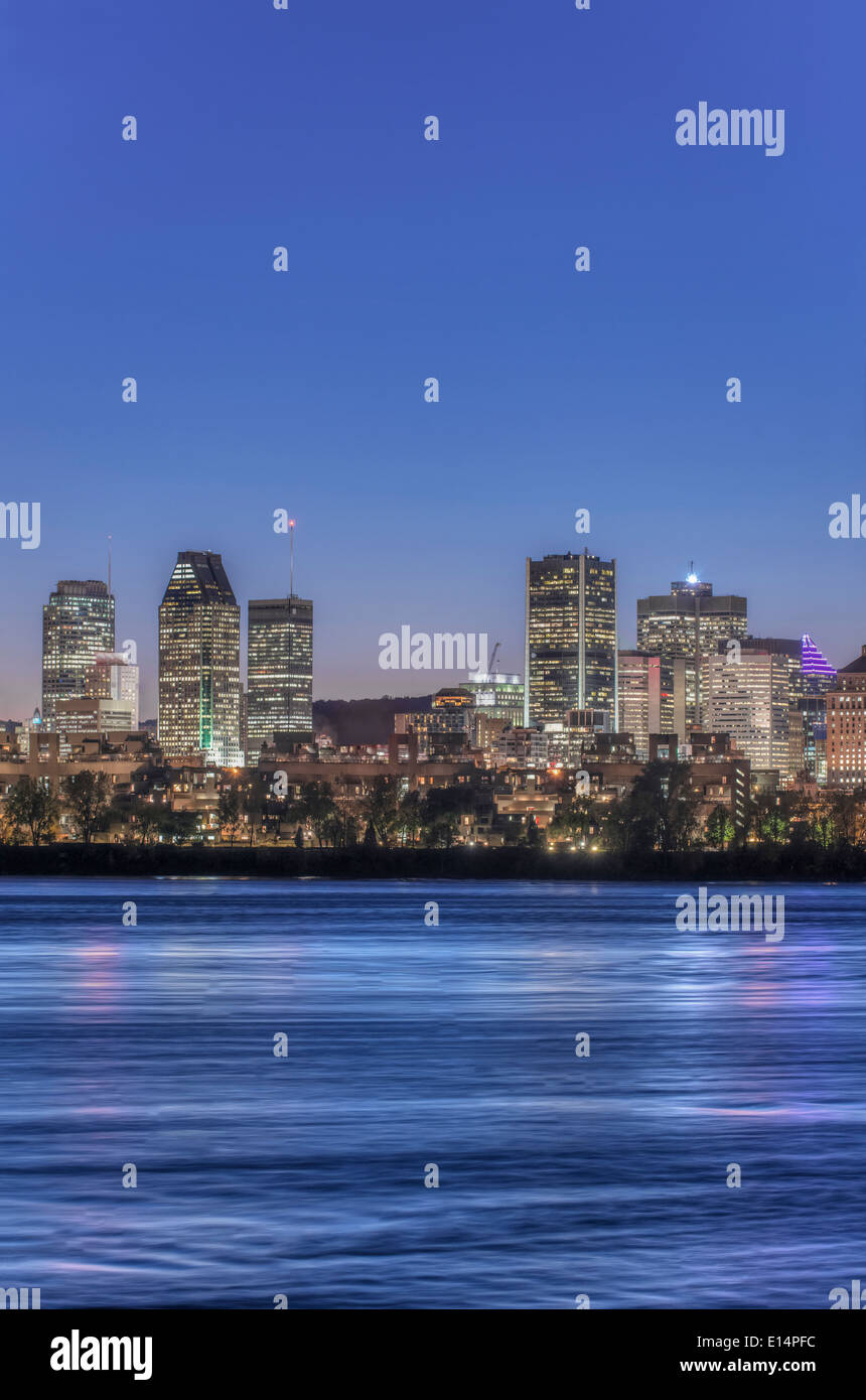 Montreal skyline della città illuminata di notte, Quebec, Canada Foto Stock