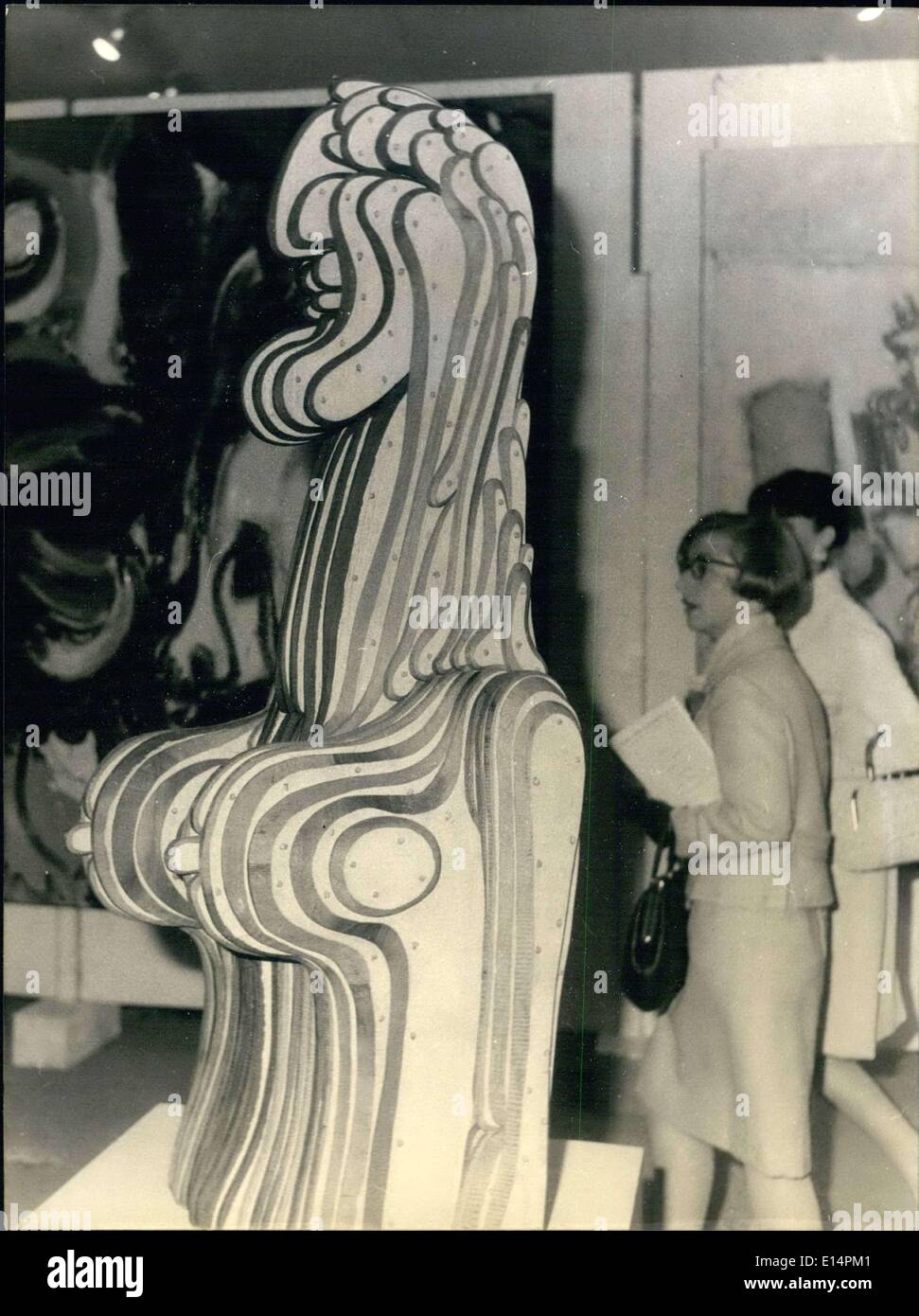 Apr. 12, 2012 - Scultura in legno nel Museo di Arte Moderna di Parigi Foto Stock