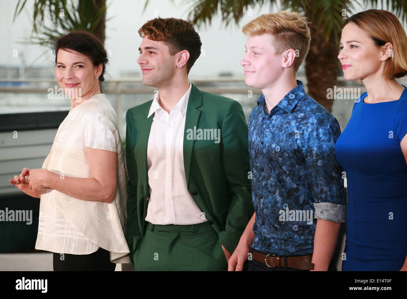 Cannes, Francia. 22 Maggio, 2014. Anne Dorval, Direttore Xavier Dolan, Antoine-Olivier Pilon e Suzanne ClŽment presso la foto chiamata per il film Mamma al 67th Cannes Film Festival, giovedì 22 maggio 2014, Cannes, Francia. Credito: Doreen Kennedy/Alamy Live News Foto Stock