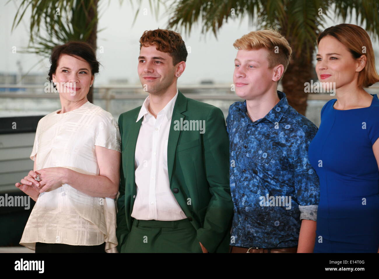 Cannes, Francia. 22 Maggio, 2014. Anne Dorval, Direttore Xavier Dolan, Antoine-Olivier Pilon e Suzanne ClŽment presso la foto chiamata per il film Mamma al 67th Cannes Film Festival, giovedì 22 maggio 2014, Cannes, Francia. Credito: Doreen Kennedy/Alamy Live News Foto Stock