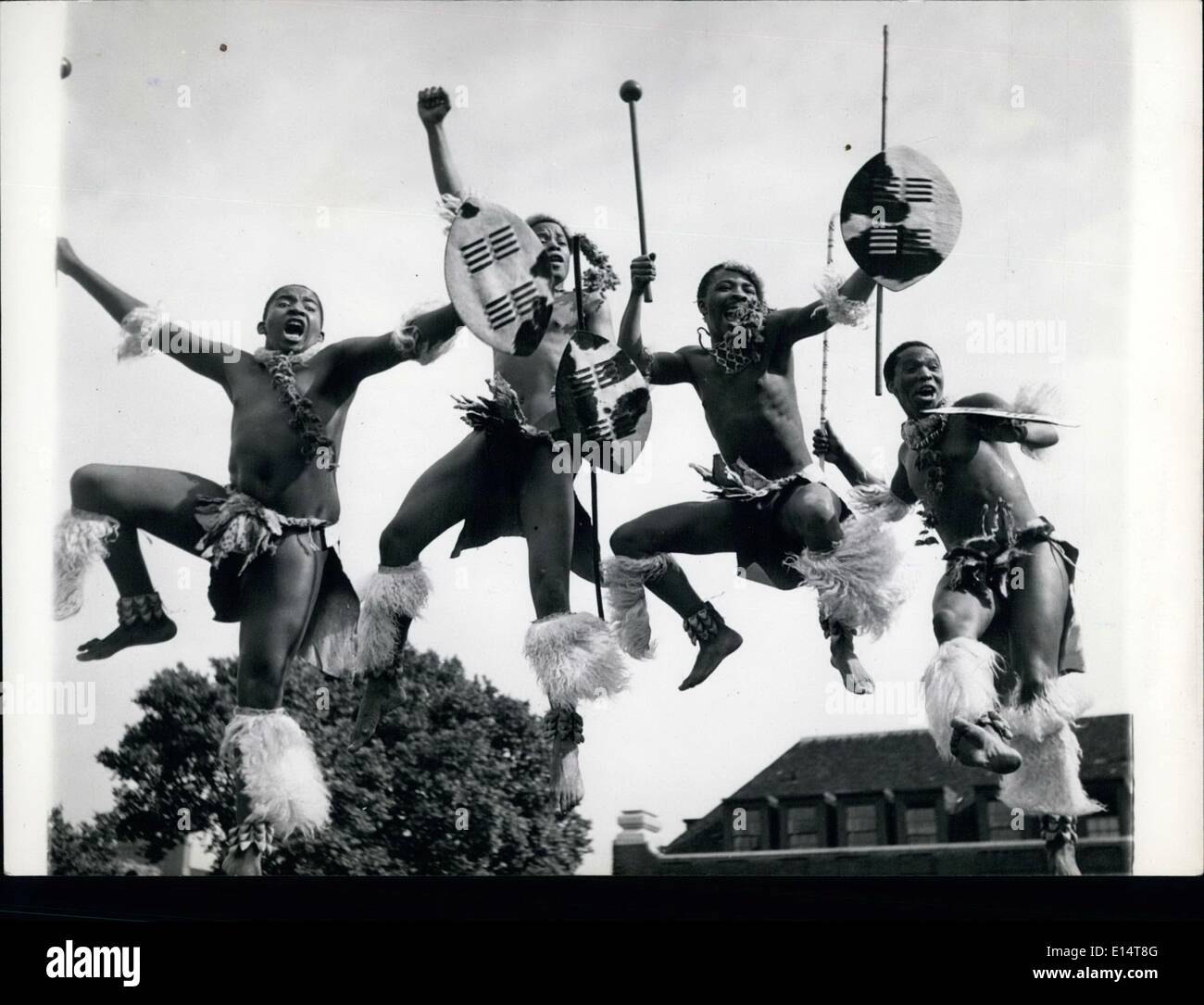 Apr. 18, 2012 - Il mondo danze:Zululand: le danze dell'Africa Zululand, come quelli della maggior parte dei paesi, sono immerso nella storia. Essi sono basati su vecchie leggende e storie che la maggior parte di loro bellicosi, tutti di loro alta spiriti. Foto Stock