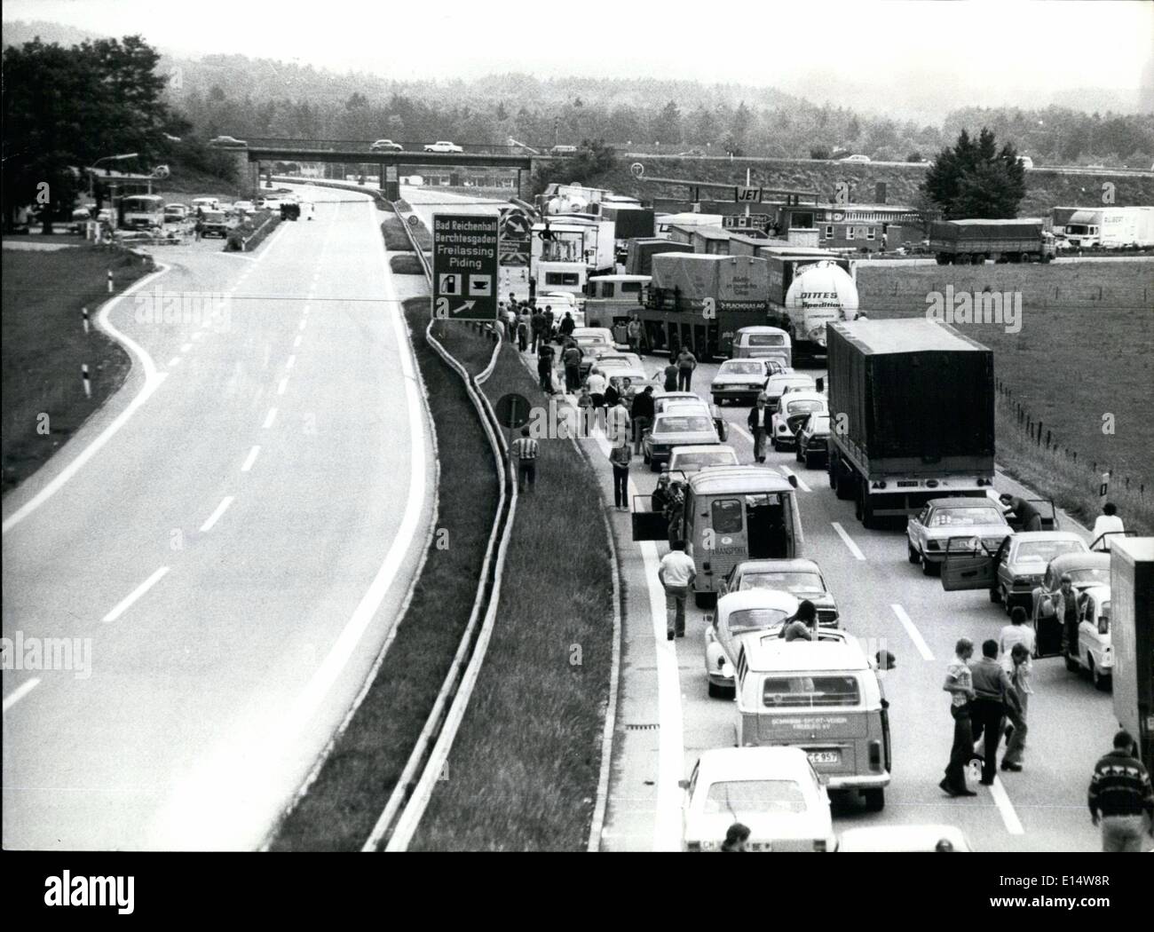 Apr. 18, 2012 - Lorry-Blockade ai confini per Austria: Ora come prima i confini da e per l'Austria sono bloccati. Anche se ci è venuto fuori un compromesso fra il governo austriaco, la Camera Economica Federale e il trasporto commerciale, in realtà la situazione è diventata non meglio (in contrario, in Austria in sé è stato intensificato). Innumerevoli gli autocarri sono inoltre bloccando le strade di accesso alla frontiera diverse di frontiera in Austria e i driver non sono disposti a cancellare i modi della loro ''brummies'' Foto Stock