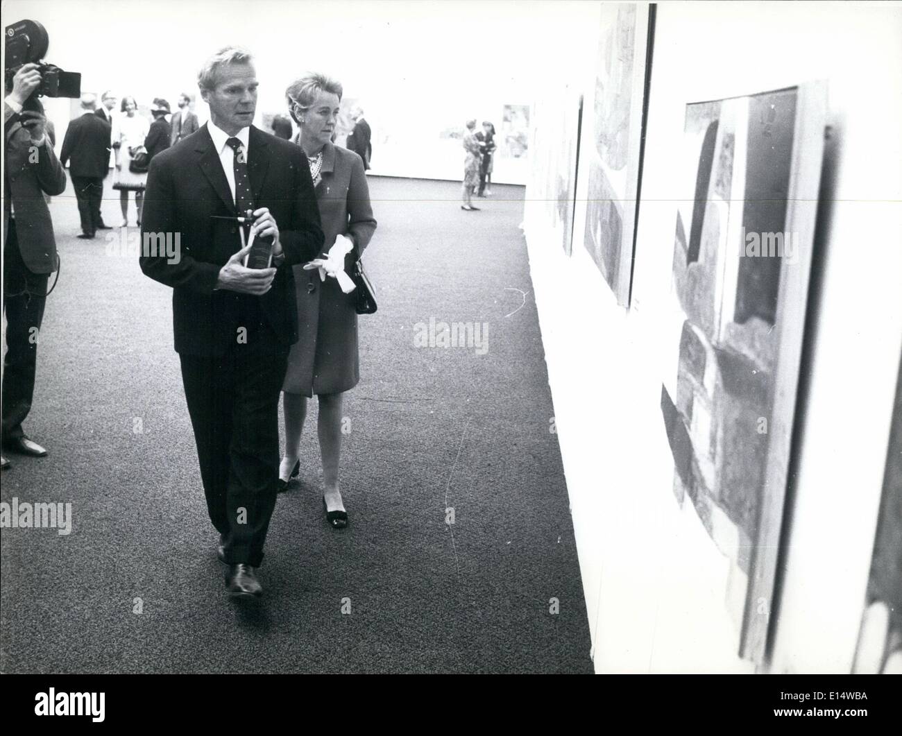 Apr. 18, 2012 - Norvegia: La Sonja Henie-Niels Onstead della Fondazione Centro Arte in Beerum: il famoso pittore norvegese Jaocb Weidemann con sua moglie. Foto Stock