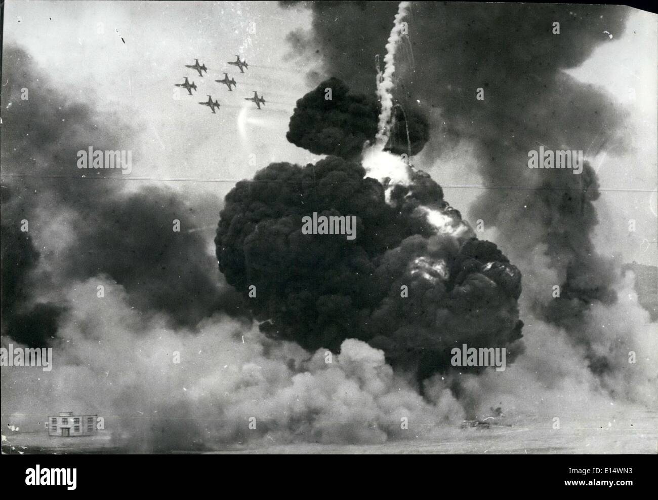 Apr. 18, 2012 - Corea del Sud: Esercito coreano parata del giorno in Seoul 1968- Coreano Airforce mostra nuovi aerei ricevuti dalla U.S. Foto Stock