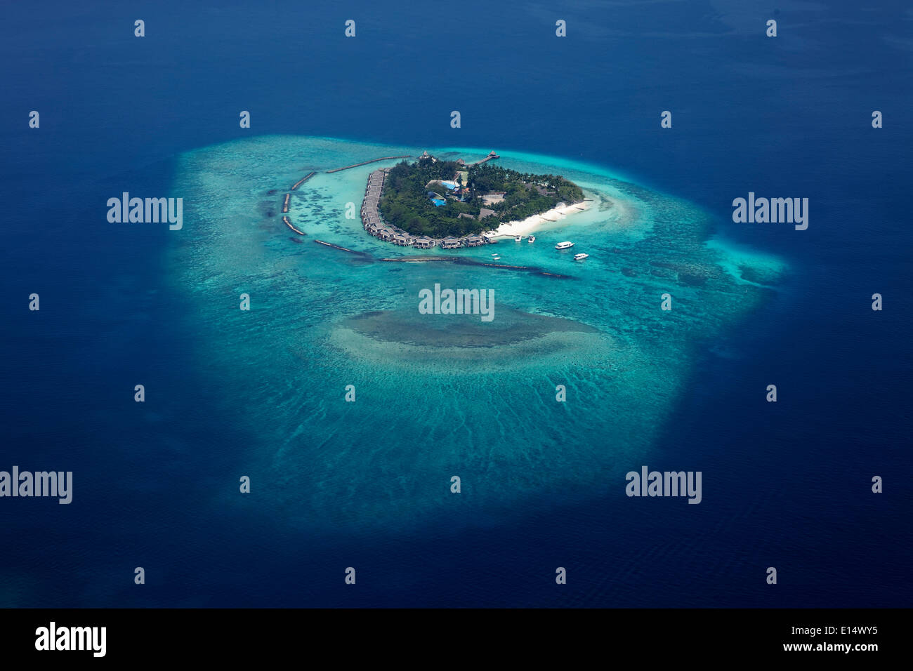 Vista aerea, isola nell'Oceano Indiano, Maldive Foto Stock