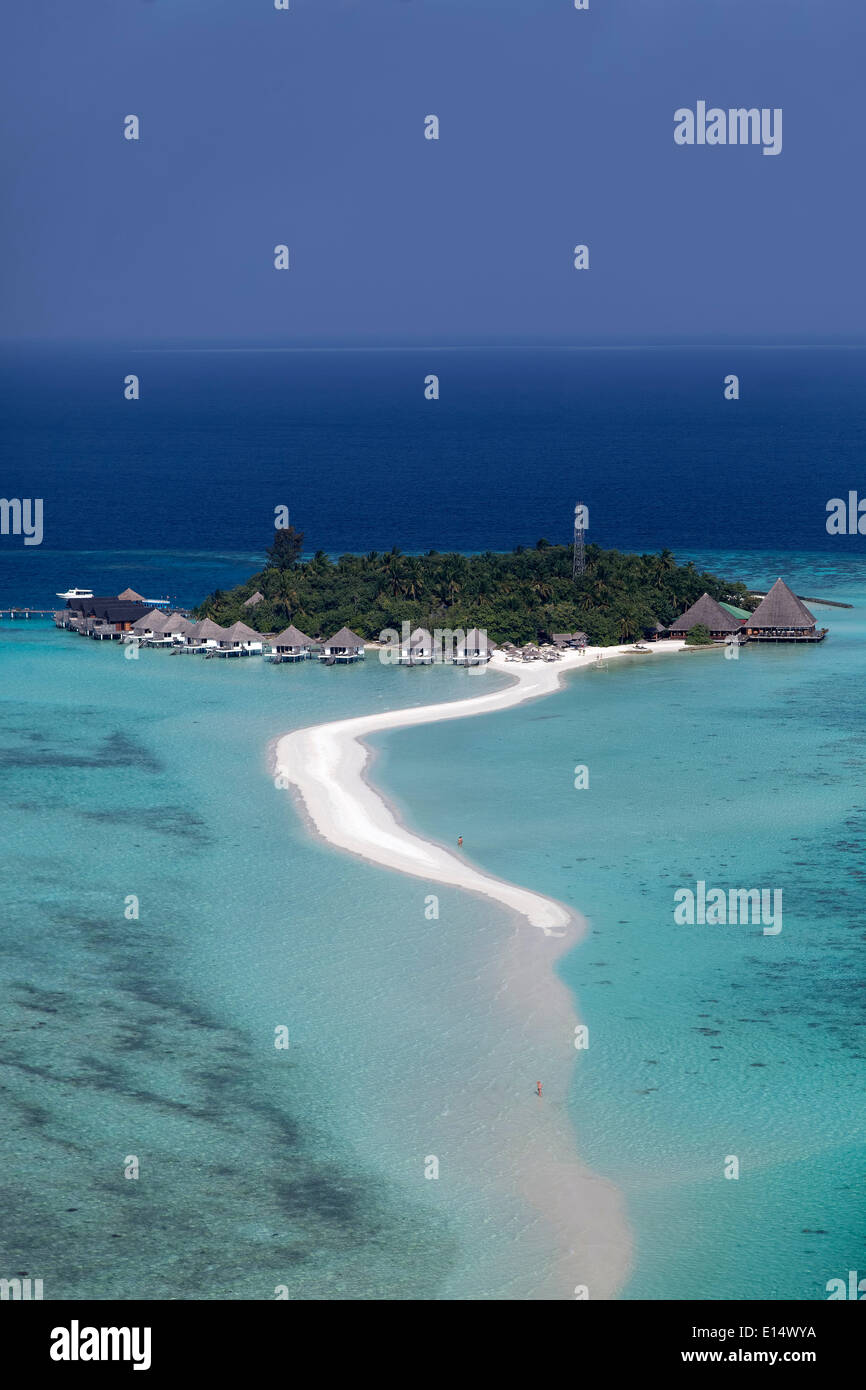 Vista aerea, località turistica con una spiaggia sabbiosa, Ari Atoll, Oceano Indiano, Maldive Foto Stock