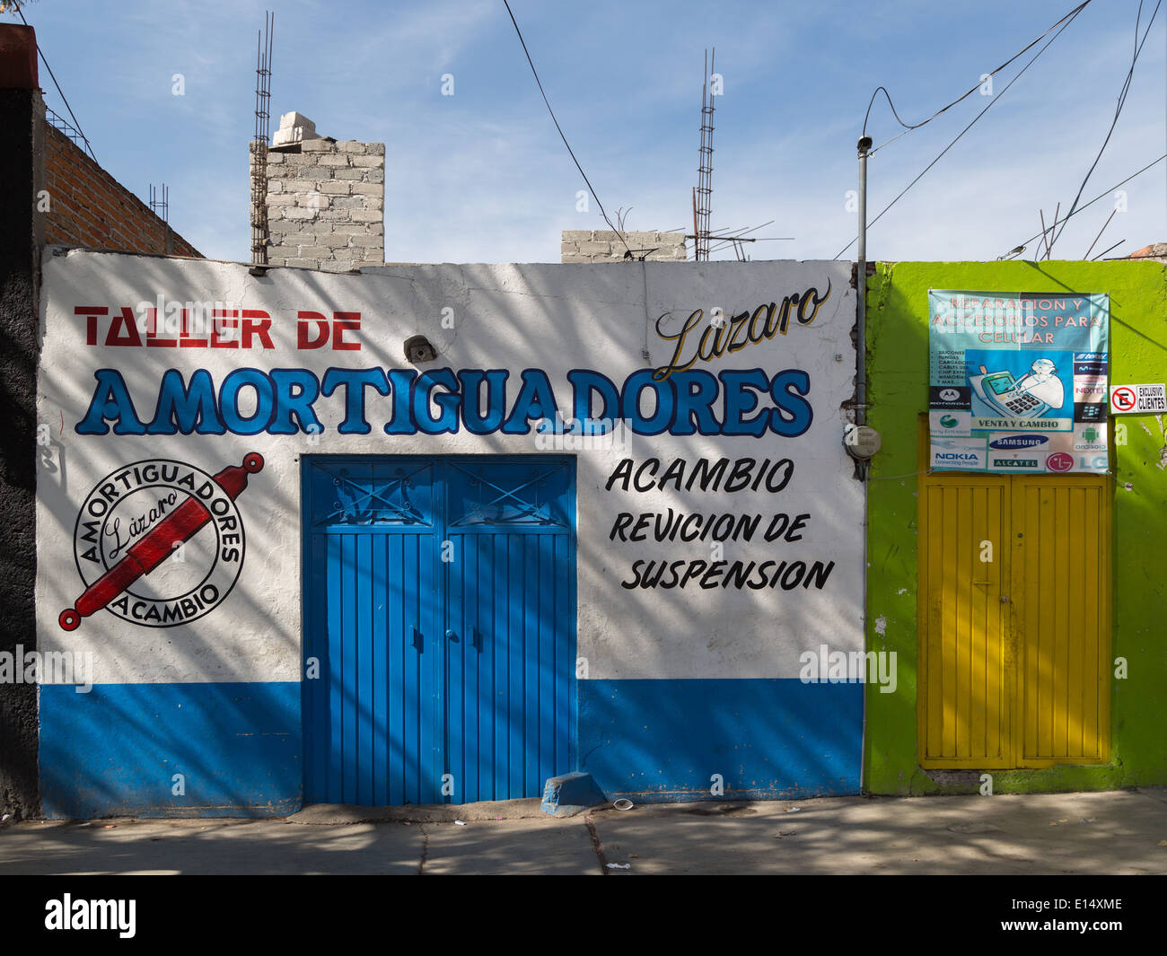 Un automobile repair shop in Queretaro, Messico Foto Stock