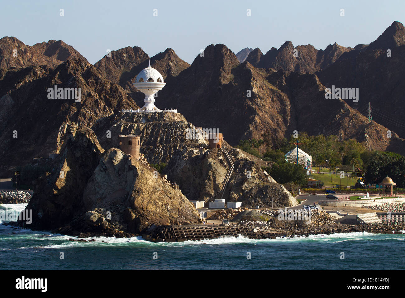 Monumento Riyam, gigante bruciatore di incenso, Mutrah, Muscat Oman. Foto Stock