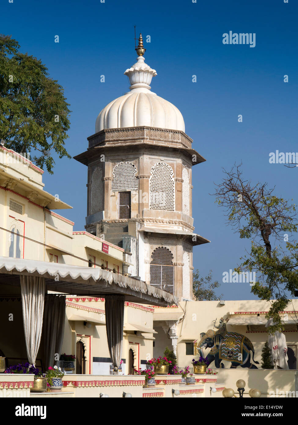 India Rajasthan, Udaipur, Palazzo Cittadino Ghadiyal ki Chatri Foto Stock