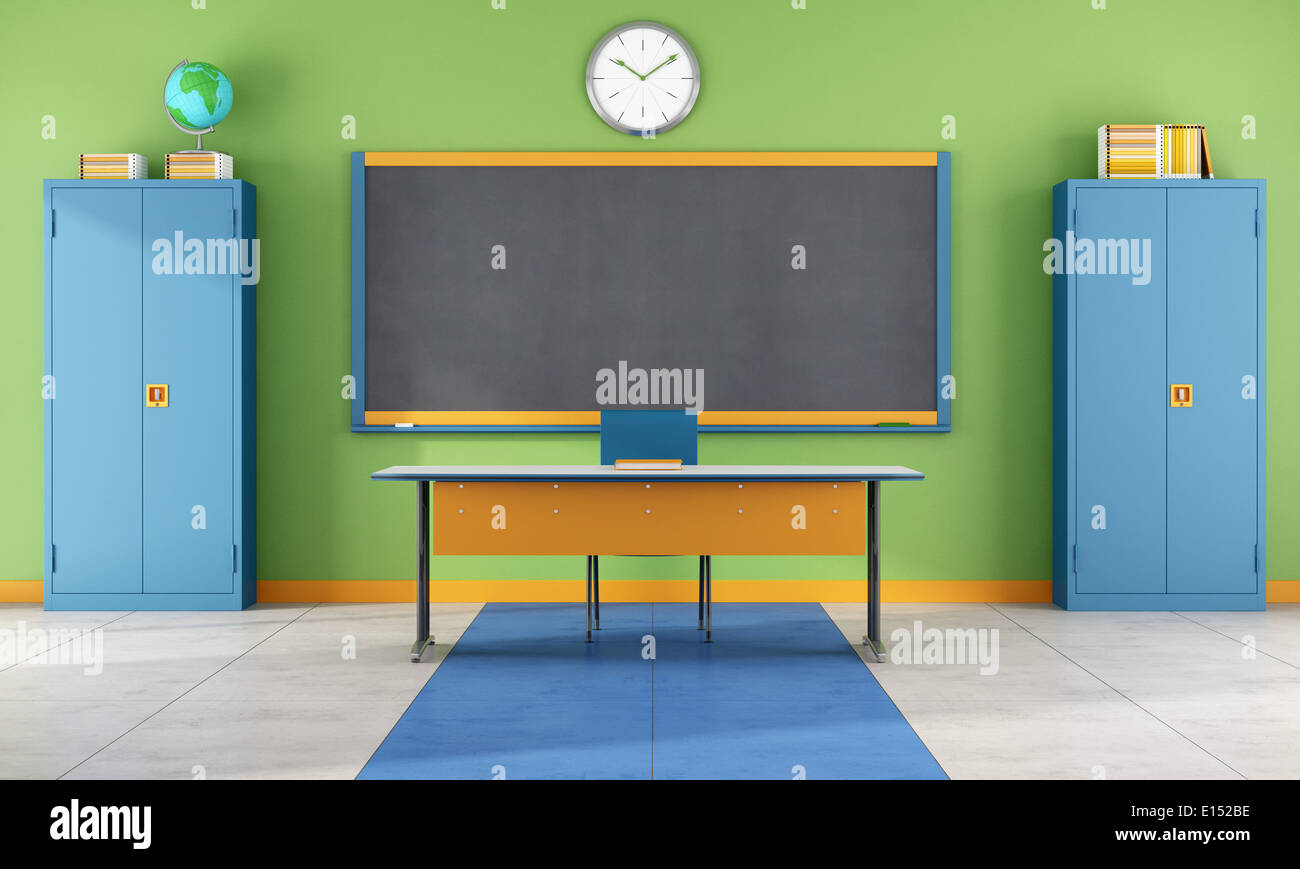 Classe colorati con Blackboard, insegnante la scrivania e due armadi in metallo - il rendering Foto Stock