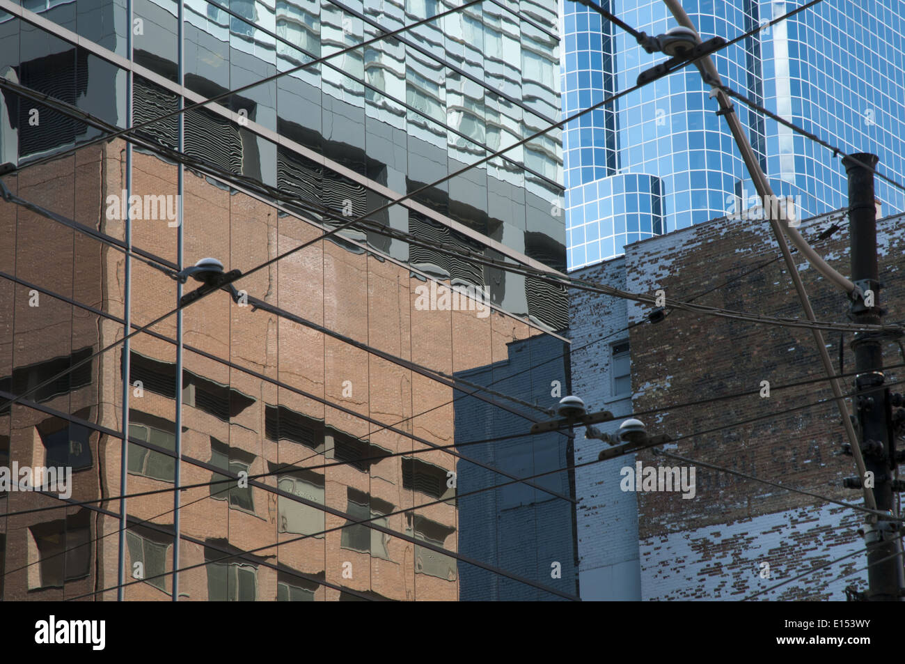 Quasi astratto vicino dettaglio di Toronto Downtown edifici ed infrastrutture Foto Stock