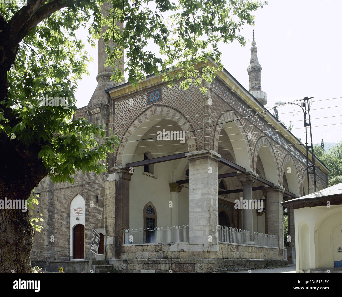 La Turchia. Bursa. Complesso Muradiye o complesso di Sultan Murad II. La Moschea Muradiye, completato nel 1426. Stile ottomano. Portico. Foto Stock