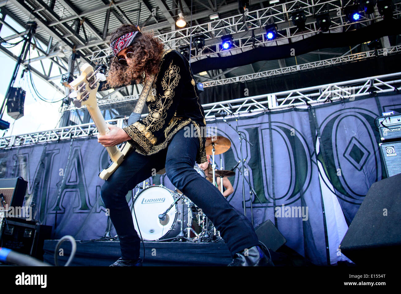 Toronto, Ontario, Canada. 18 Maggio, 2014. Wolfmother sul palco di rock sulla gamma festival in Columbus, Ohio. I membri della band: ANDREW STOCKDALE, IAN PERES, VIN STEELE © Igor Vidyashev/ZUMAPRESS.com/Alamy Live News Foto Stock