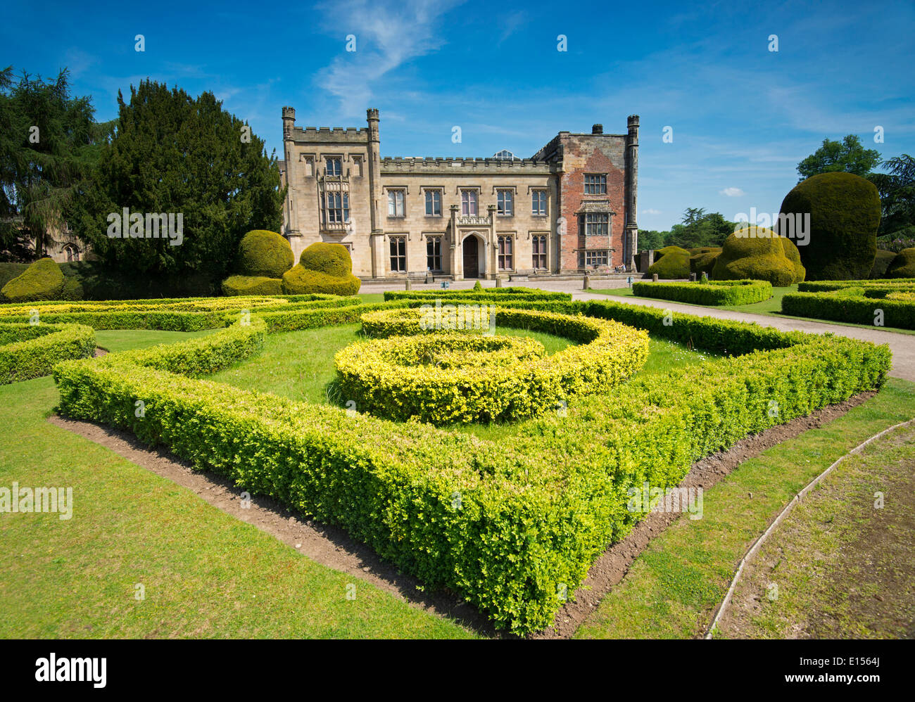 Giardini formali a: Elvaston Castle nel Derbyshire, England Regno Unito Foto Stock