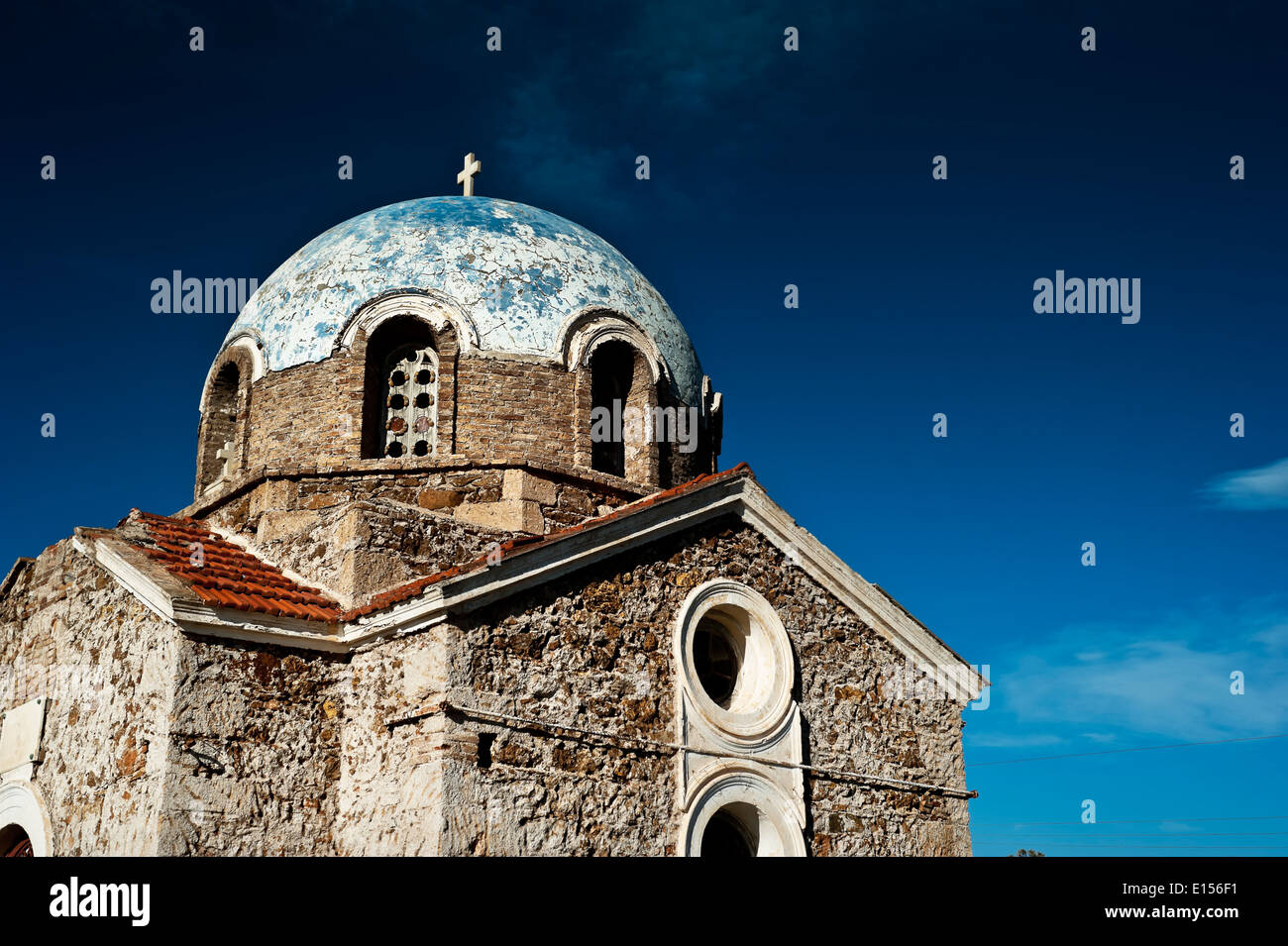 Molto vecchia chiesa ortodossa a Atene, Grecia Foto Stock