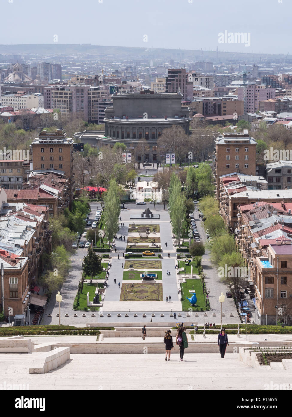 Centro di Yerevan, Armenia, visto fro le cascate. Foto Stock