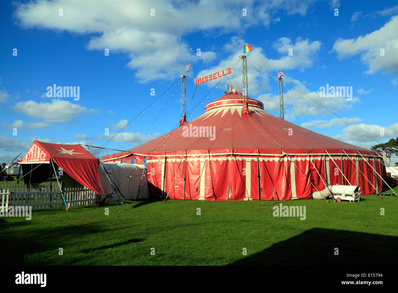 Russells Circus internazionale, UK circo itinerante mostra, Big Top tenda, Norfolk, Inghilterra Foto Stock