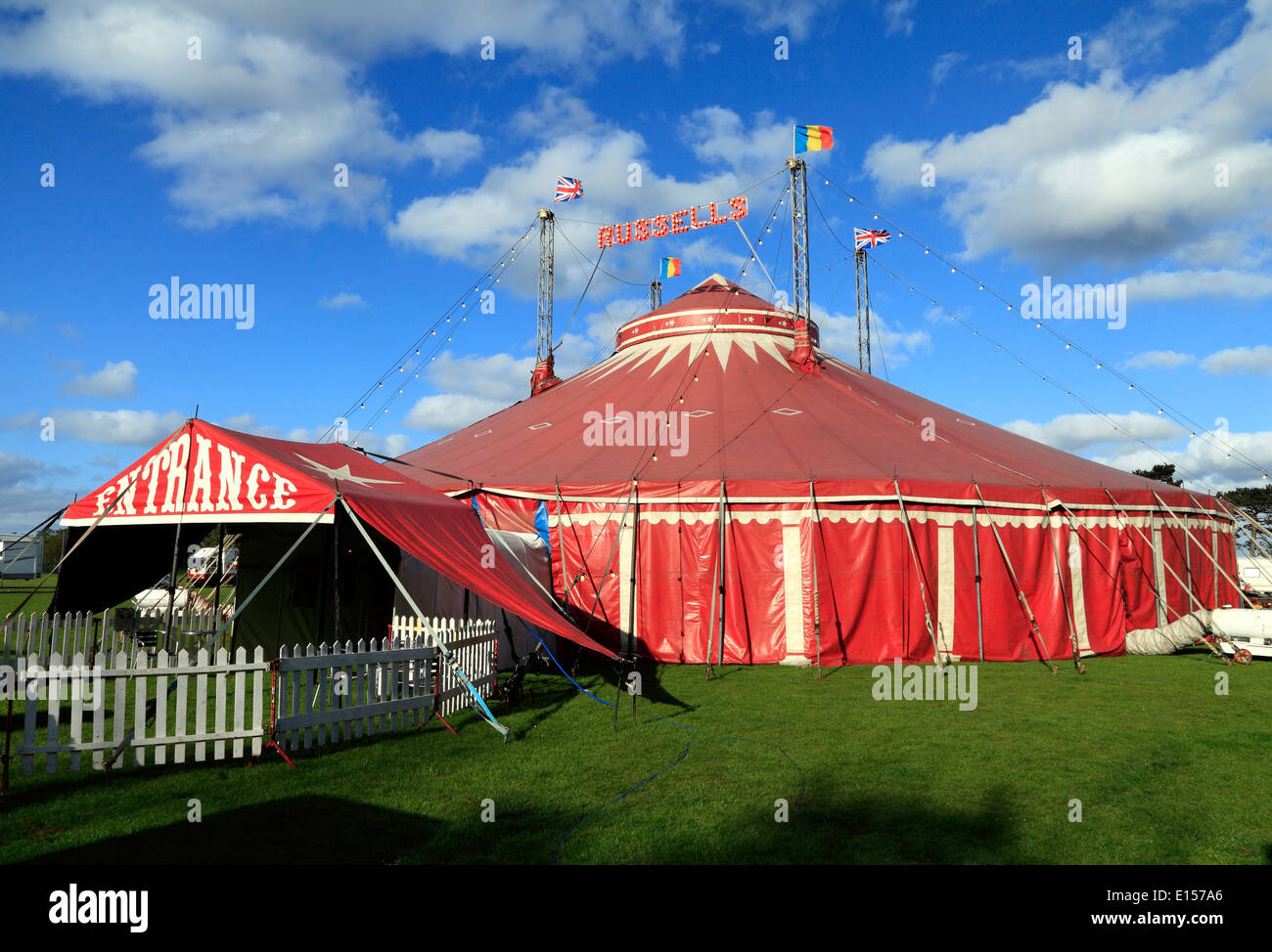 Russells Circus internazionale, UK circo itinerante mostra, Big Top tenda, Norfolk, Inghilterra Foto Stock