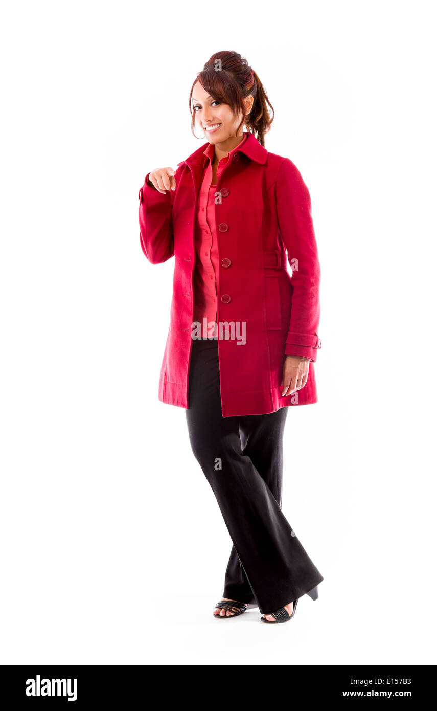 Indian giovane donna rivolta verso la telecamera e sorridente Foto Stock