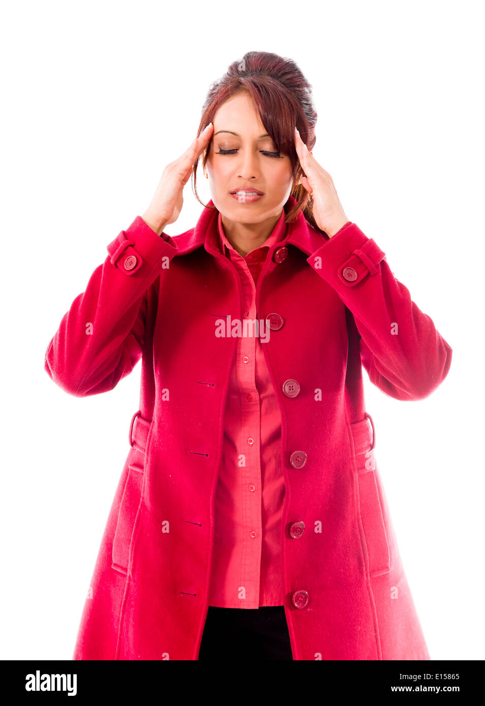Indian giovane donna è di toccare la sua testa su sfondo bianco Foto Stock