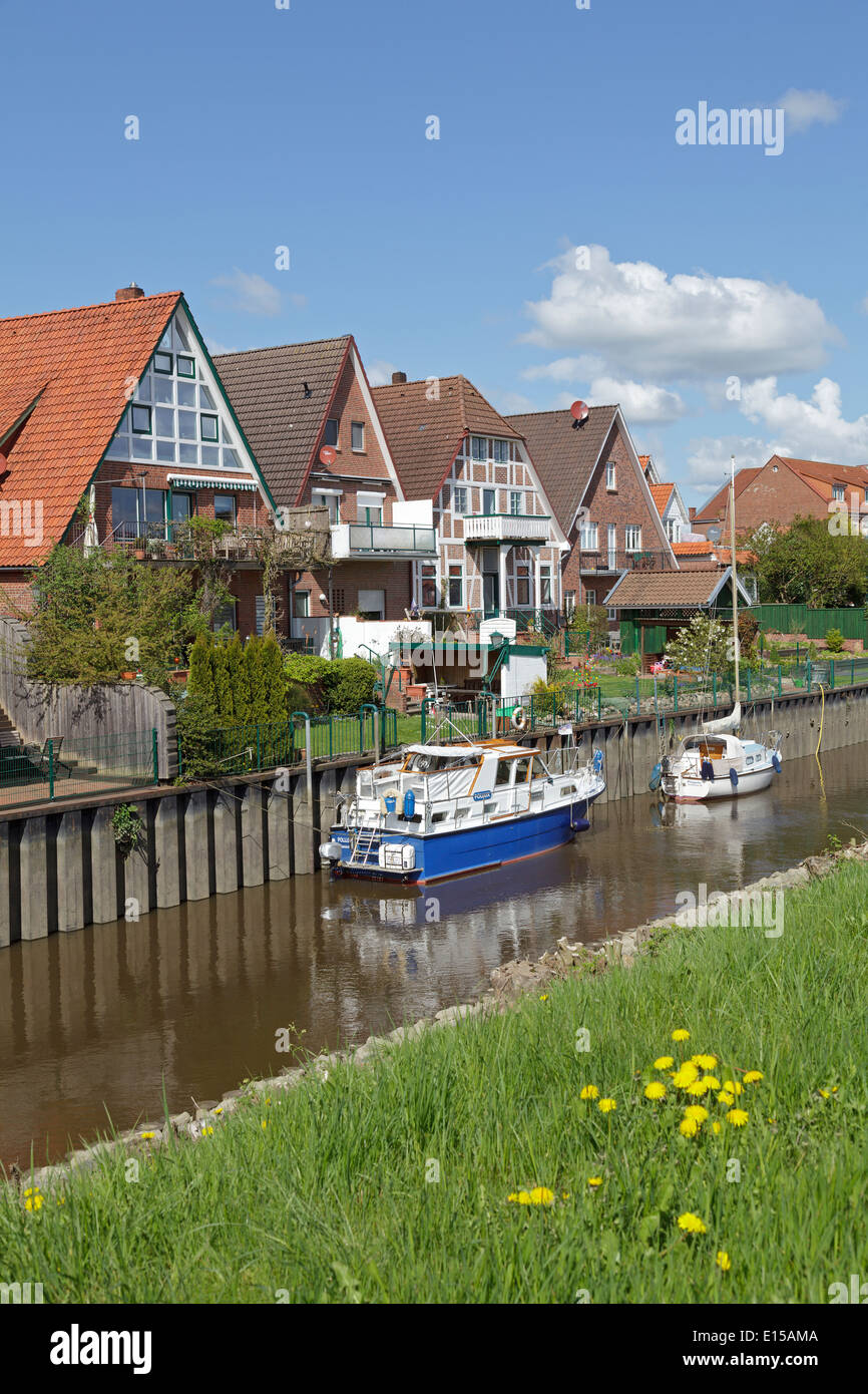 Barche sul canal, Steinkirchen, Altes Land (vecchio paese), Bassa Sassonia, Germania Foto Stock