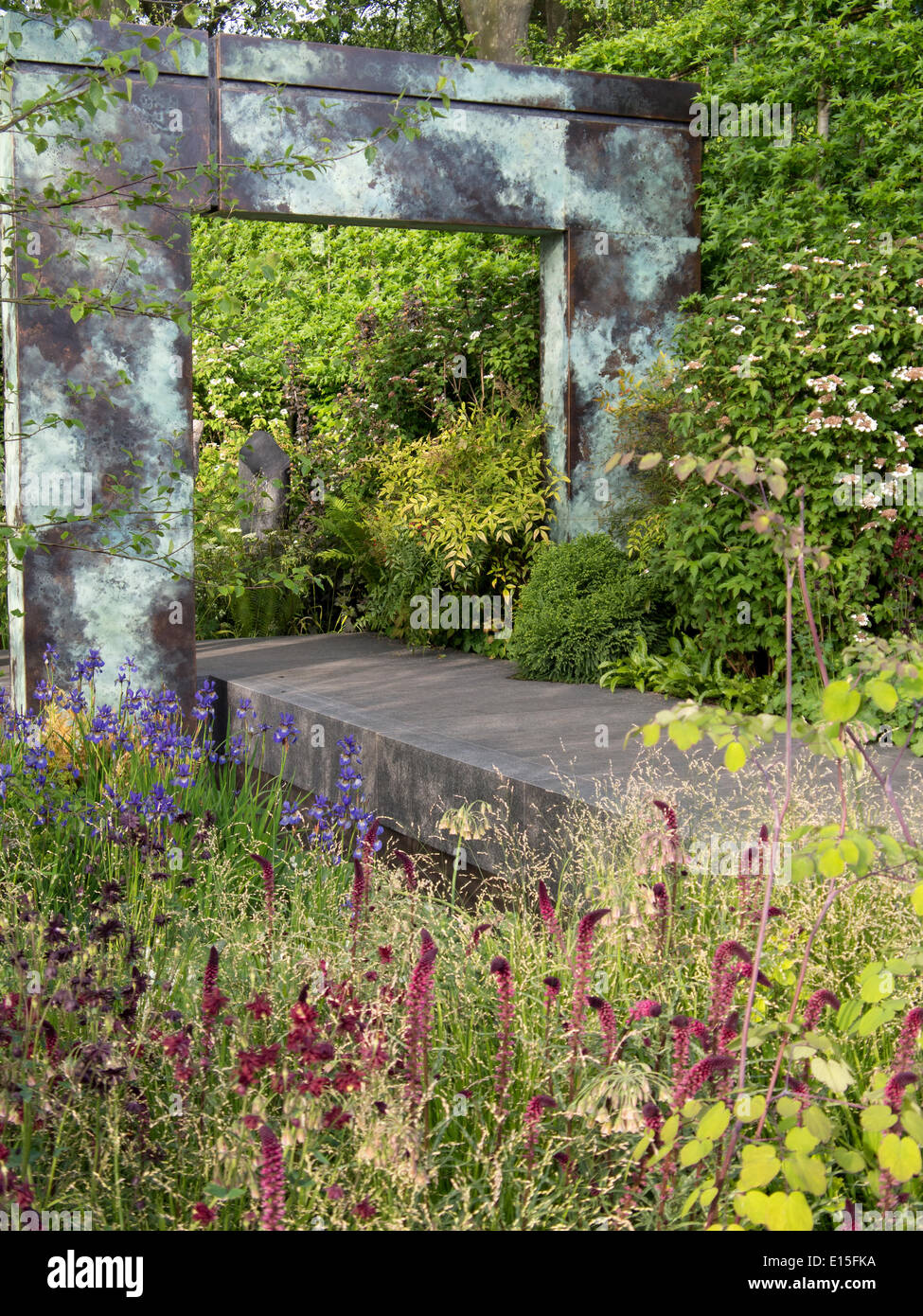 A Chelsea, Londra, Regno Unito. Il 22 maggio 2014. Visualizza Gardenat il Chelsea Flower Show 2014 Credit: Martyn Goddard/Alamy Live News Foto Stock