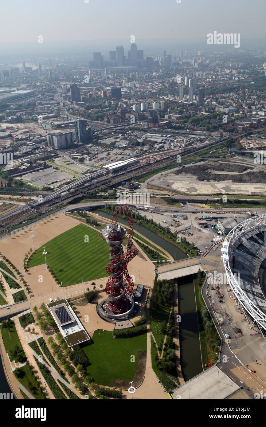Vista aerea del ArcelorMittal orbita nel Queen Elizabeth Parco Olimpico di Stratford, Londra, Regno Unito, progettato da Anish Kapoor Foto Stock