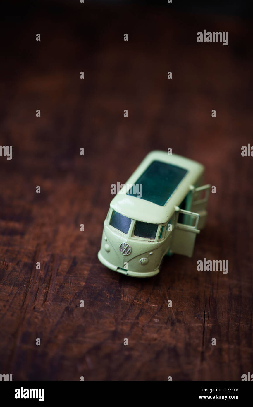 Vecchio Matchbox Lesney VW modello caravette oy auto in legno scuro Foto Stock