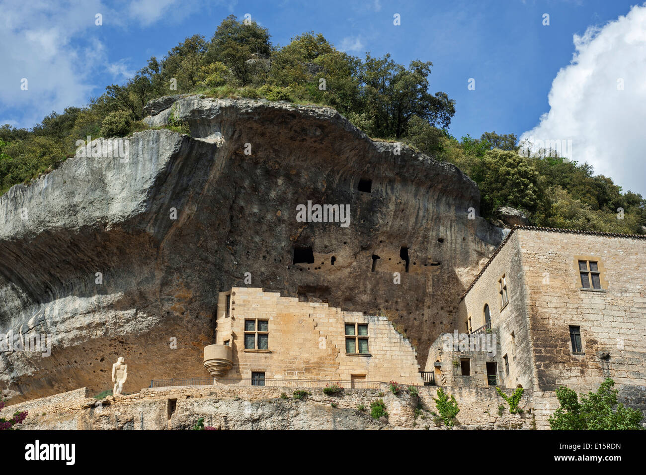 L'Homme primitif da Paolo Dardé e Château de Tayac, ora Musée national de Préhistoire a Les Eyzies-de-Tayac, Dordogne, Francia Foto Stock