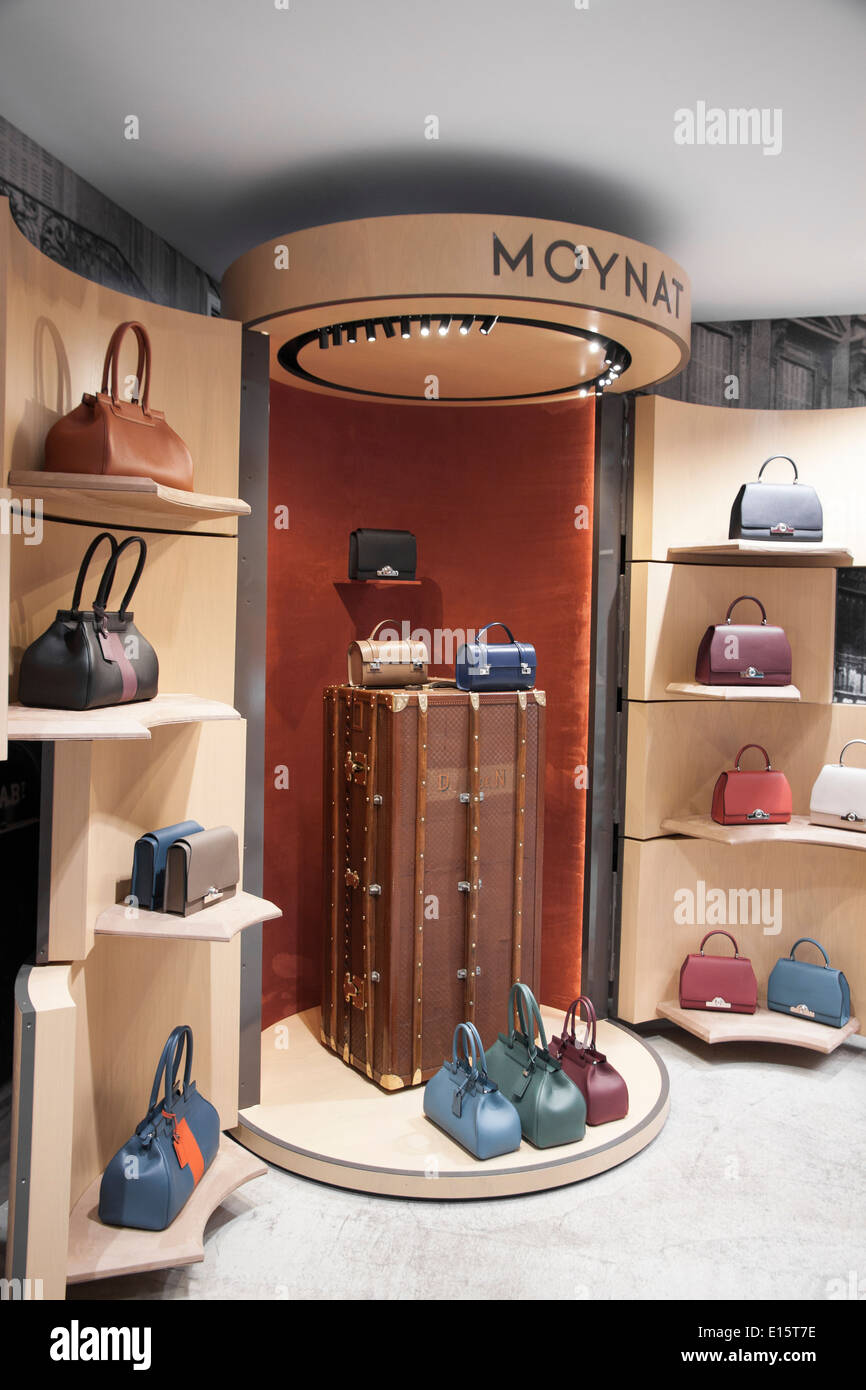 Moynat borsette in cuoio display del negozio nel Dover Street Market, NYC Foto Stock