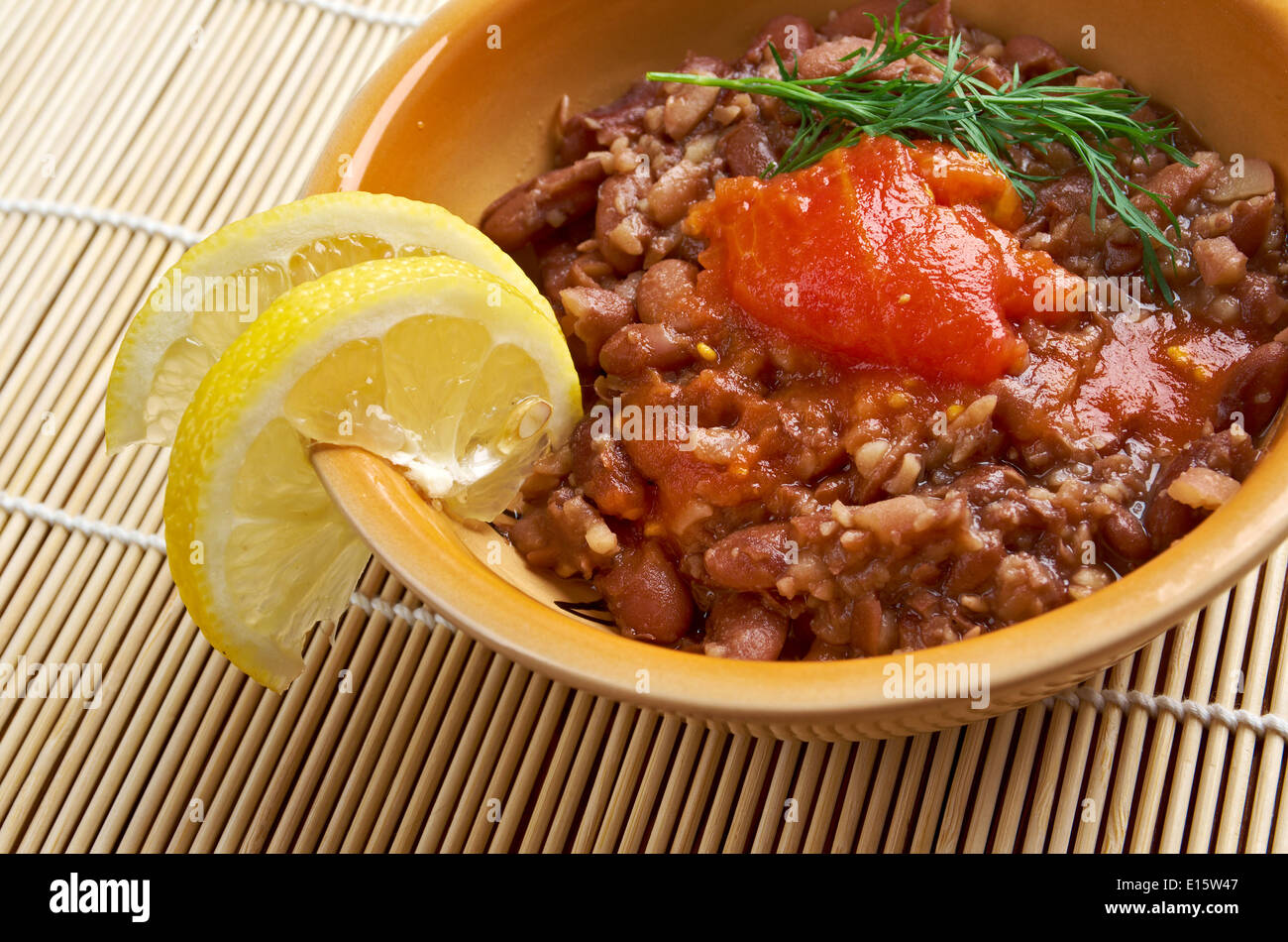 Ful medames - Egyptian,piatto sudanese di cotte e purè di fave servita con olio vegetale, Foto Stock