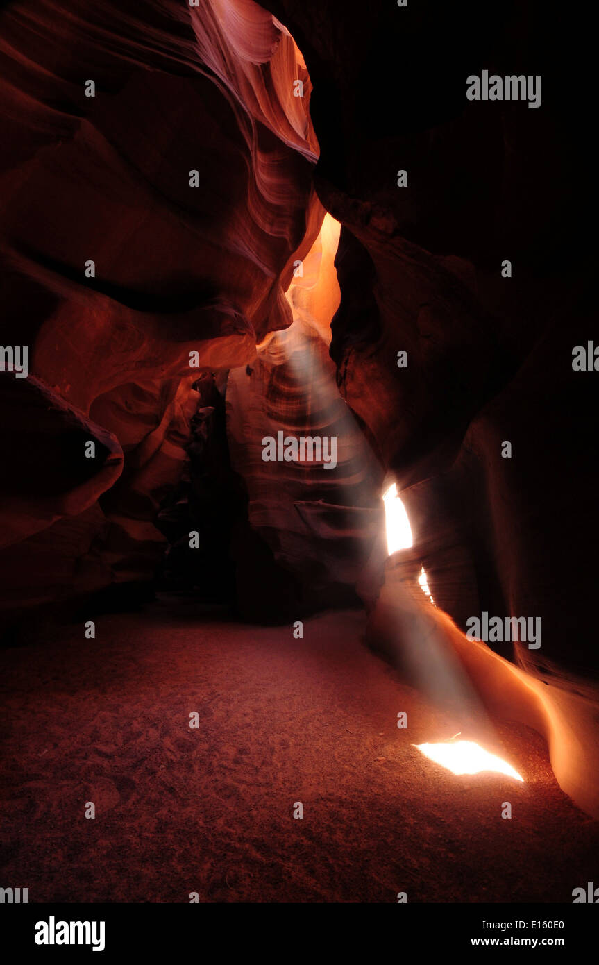 I fasci di luce in una slot Canyon in Arizona - USA Foto Stock