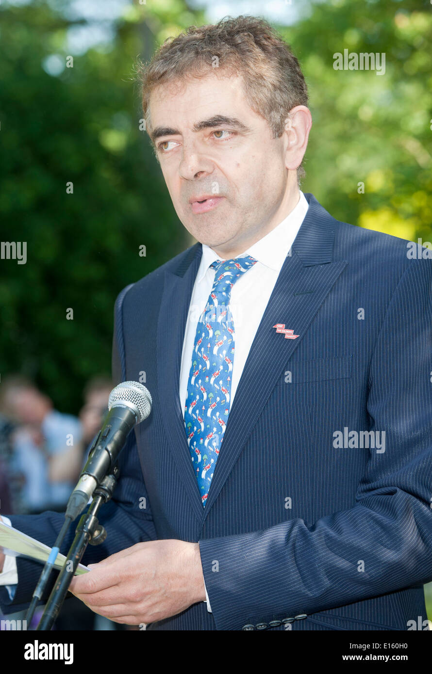 Rowan Atkinson al VIP preview giorno del Chelsea Flower Show presso il Royal Hospital Chelsea il 19 maggio 2014 a Londra, Inghilterra Foto di Brian Jordan Foto Stock