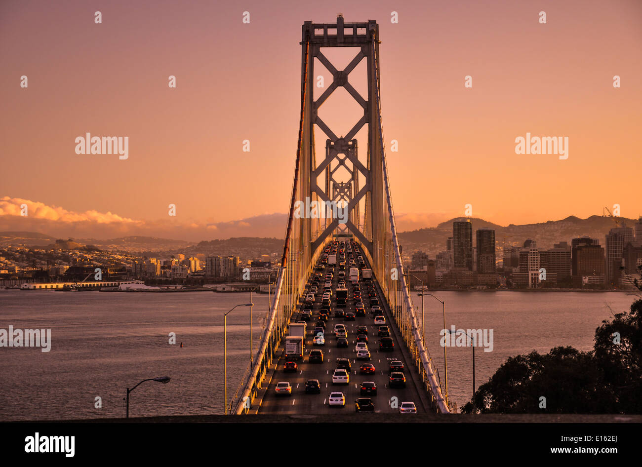 Rush Hour presso il ponte della baia di San Francisco Foto Stock