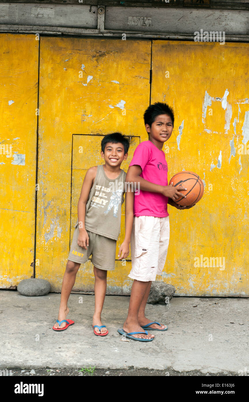 Ragazzi giovani, Butuan, Filippine Foto Stock