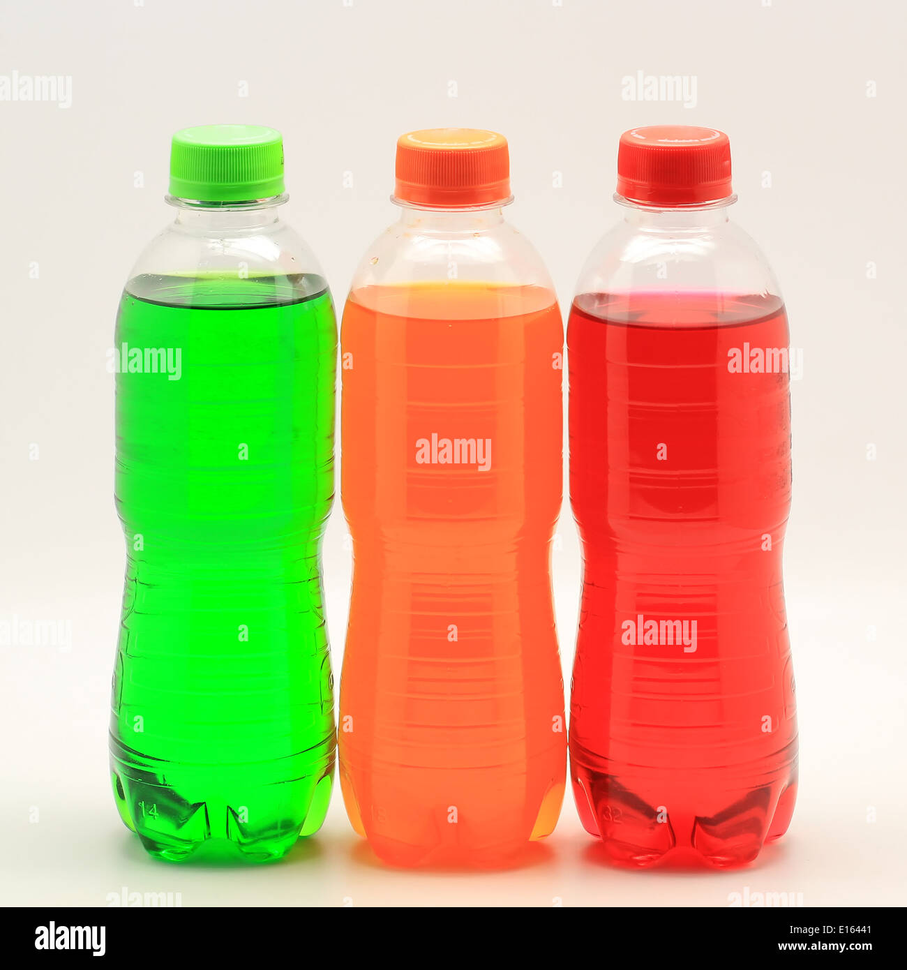 Colorato di soft drink bottiglie Foto Stock