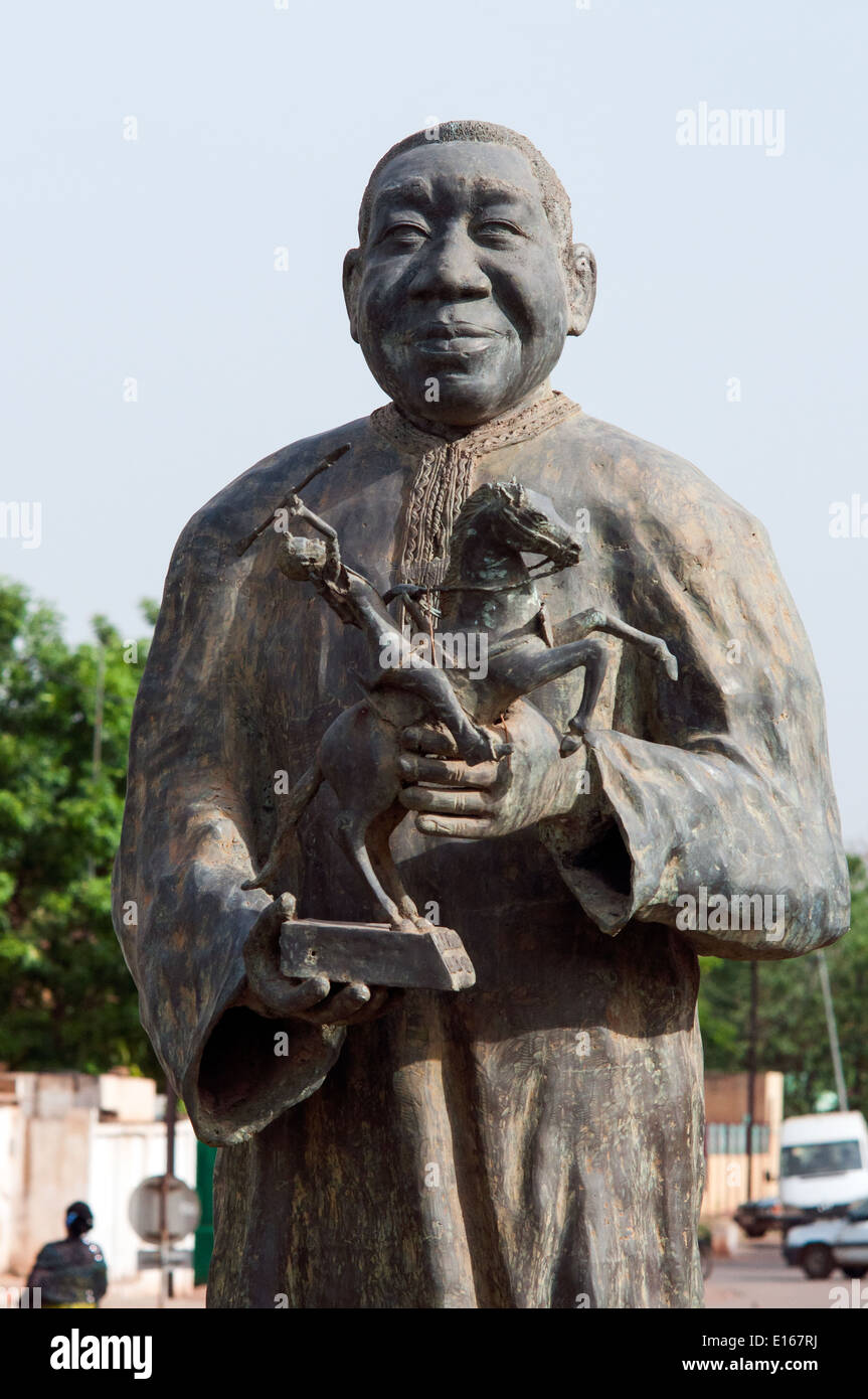 Gaston Onea statua, Avenue Thevenoud, Ouagadougou, Burkina Faso Foto Stock