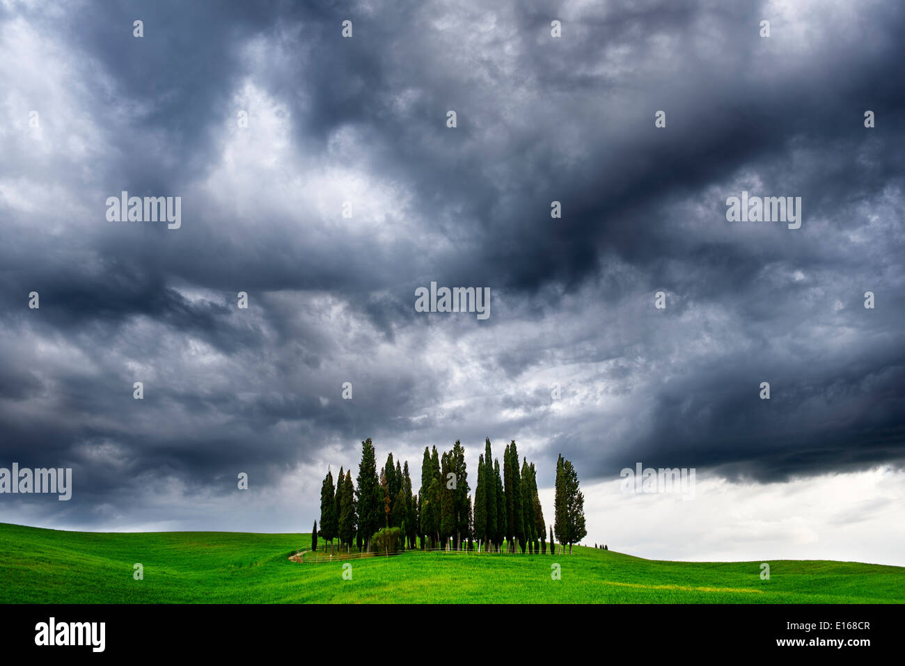 Una tempesta nella campagna toscana Foto Stock