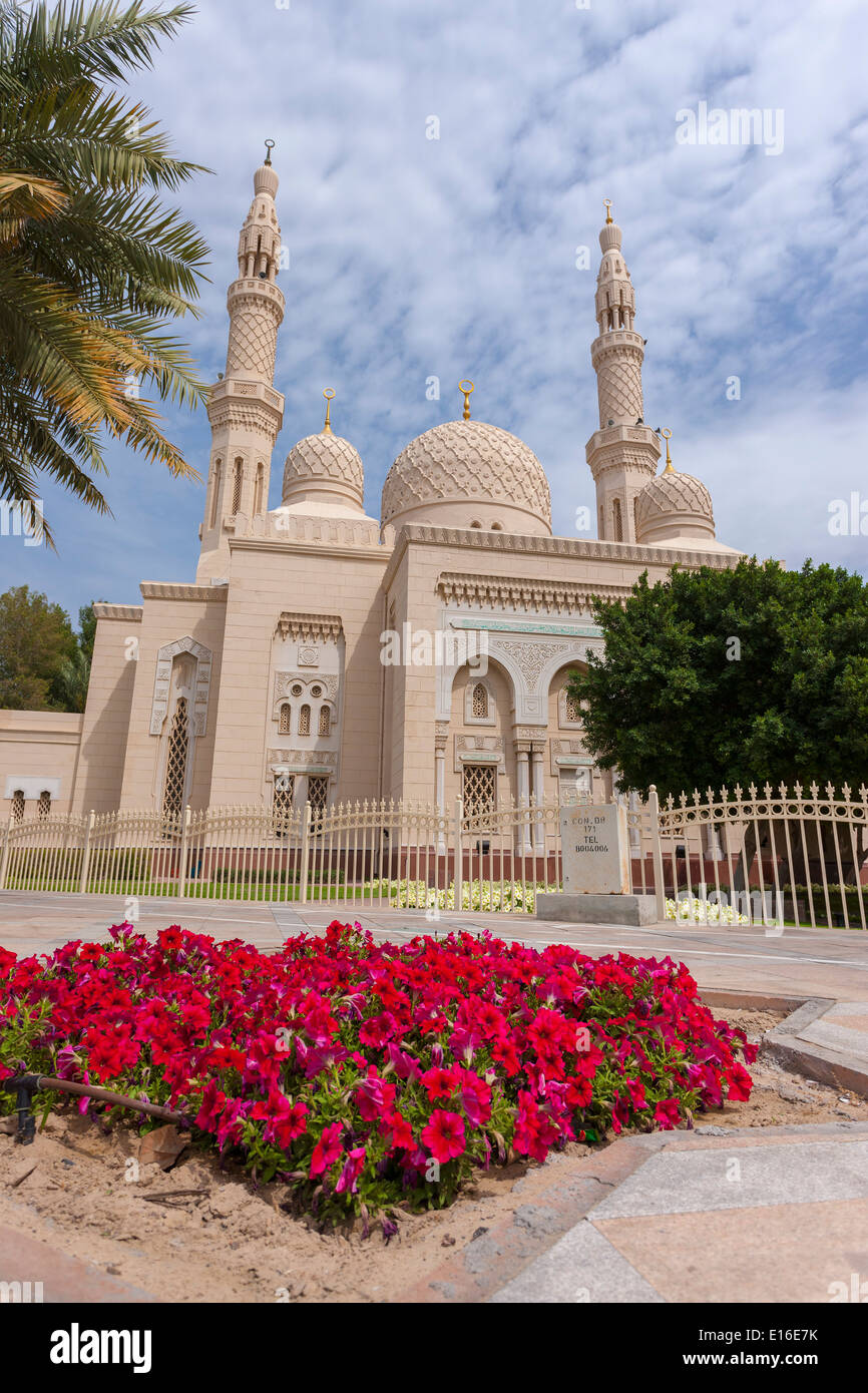 La Moschea di Jumeirah, un magnifico esempio di moderna architettura islamica, Dubai, Emirati Arabi Uniti Foto Stock