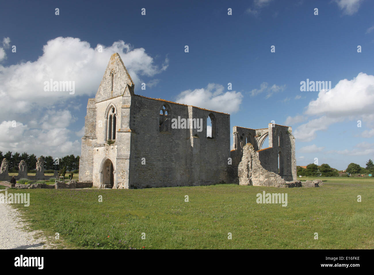 L abbazia cistercense di Notre-Dame-de-re, noto anche come Les Chateliers, situato sull'Ile de Re al largo della costa occidentale della Francia Foto Stock
