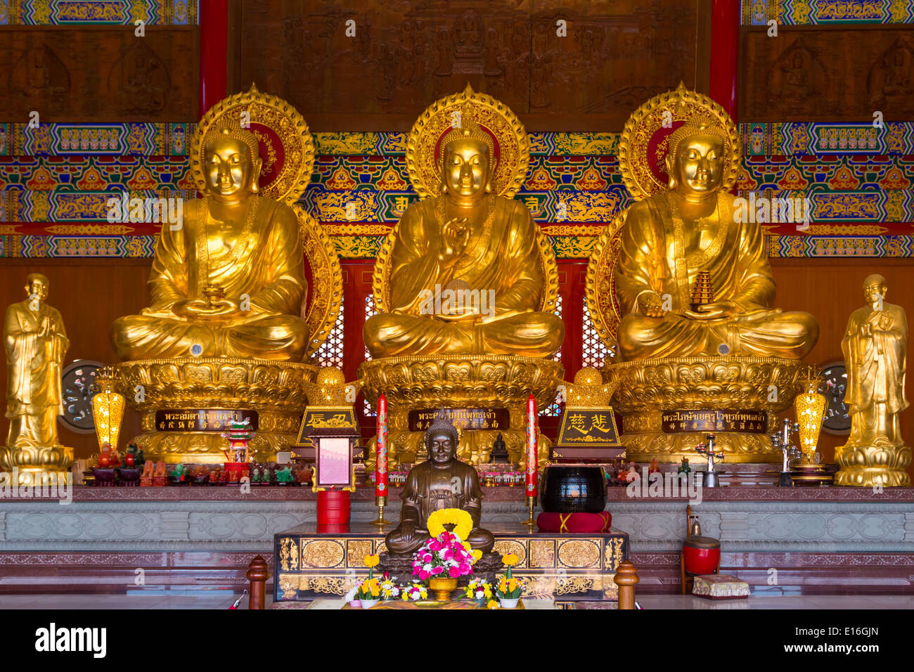 Statue buddiste nel Tempio cinese Thailandia Foto Stock