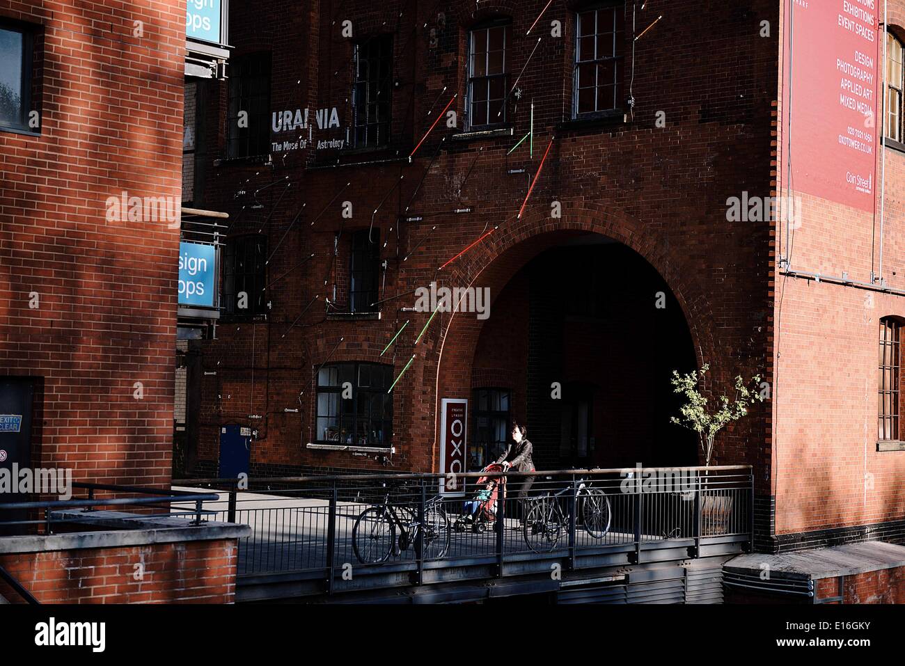 Londra, Regno Unito. Xvi Apr, 2014. Scena di strada a Londra, Inghilterra © Giannis Papanikos/NurPhoto/ZUMAPRESS.com/Alamy Live News Foto Stock