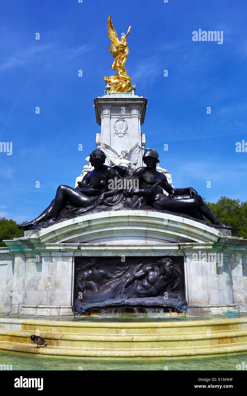 Statua di Queen Victoria Memorial di fronte a Buckingham Palace a Londra, Inghilterra Foto Stock