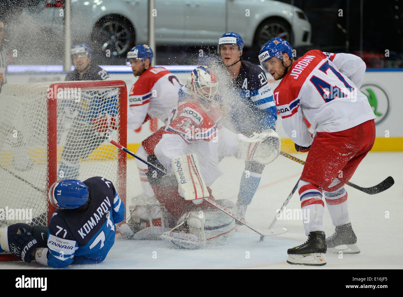 SALAK Alexander e la Giordania Michal della Repubblica ceca durante il 2014 IIHF Campionato del Mondo di Hockey su ghiaccio semifinale partita a Minsk Arena Foto Stock