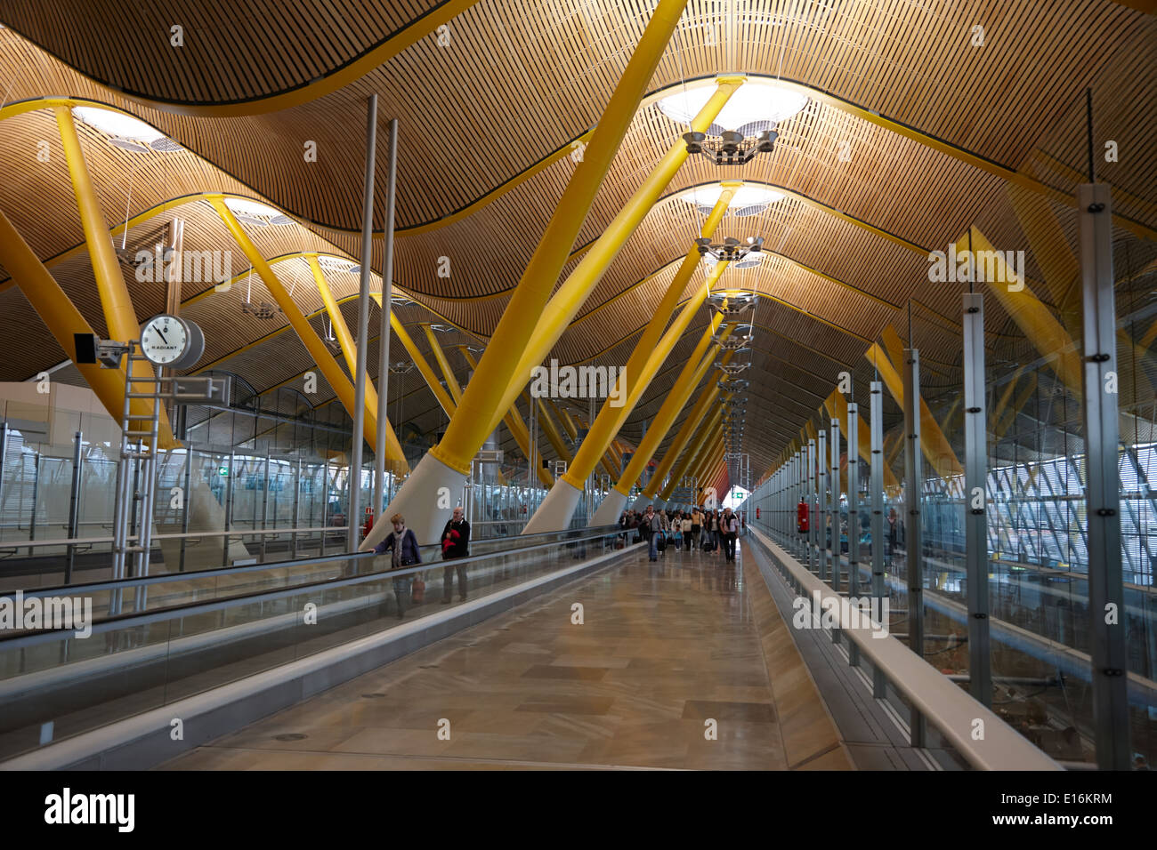 Il terminal 4 dell'aeroporto di Madrid Barajas Spagna Foto Stock