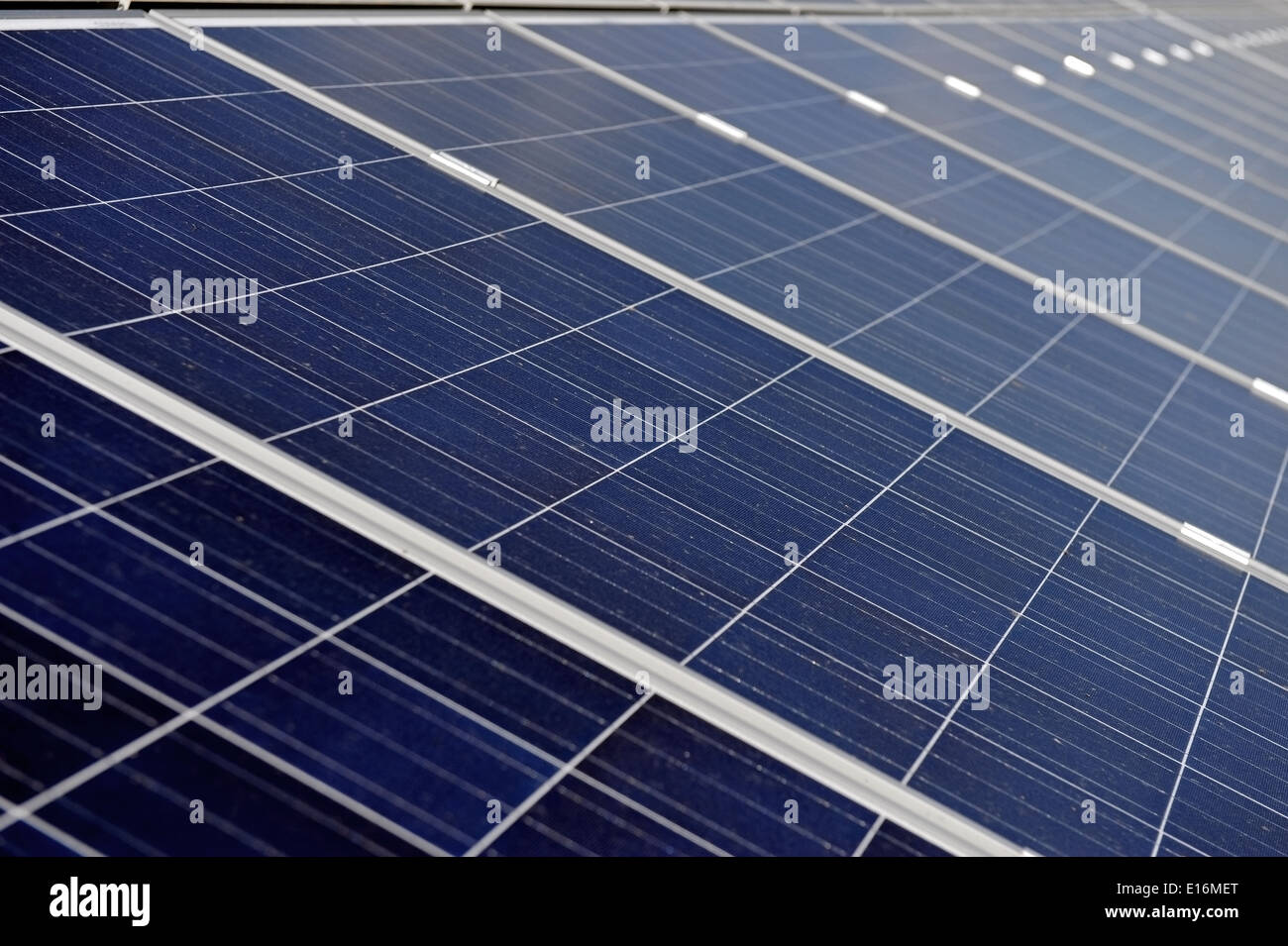 Industria dell'energia rinnovabile dettaglio con un solare fotovoltaico Foto Stock