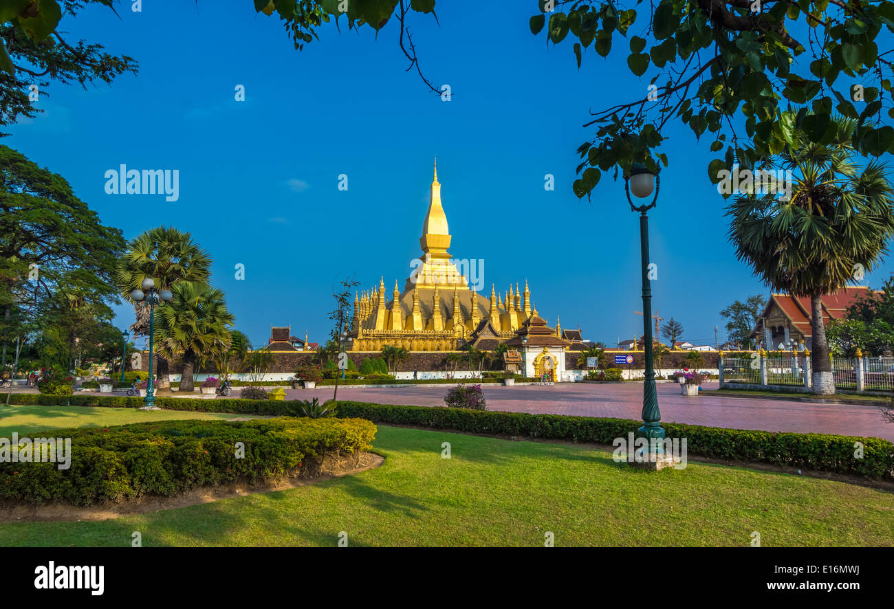Pha That Luang, 'grande Stupa' è un oro-coperto grande stupa buddisti nel centro di Vientiane, Laos Foto Stock