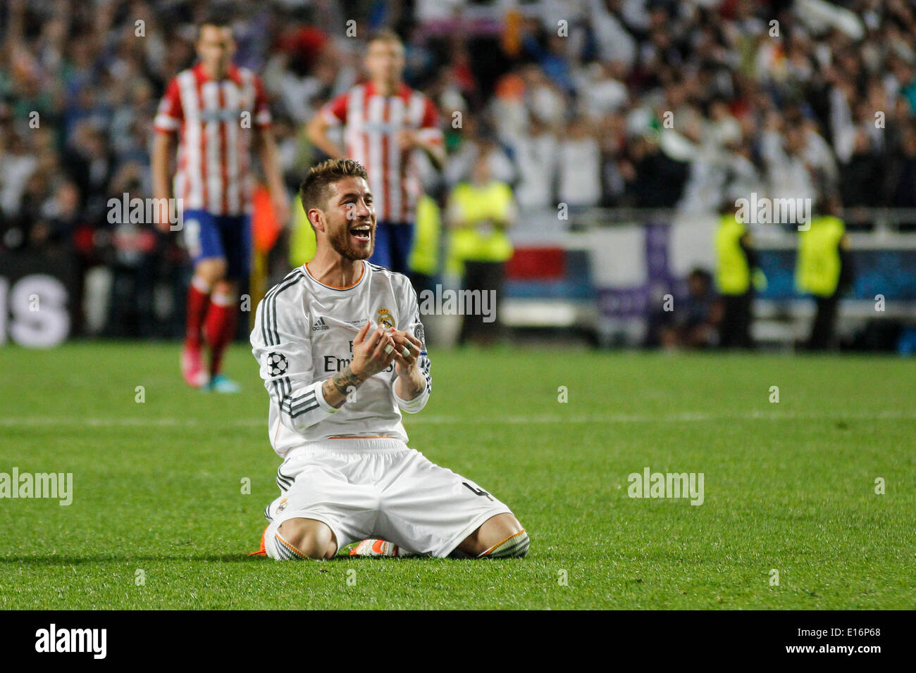 Real Madrid difensore Sergio Ramos (4) reagisce dopo la fine della partita, durante la finale di UEFA Champions League: Real Madrid x Atlético de Madrid a Luz Stadium a Lisbona, Portogallo, Sabato 24 Maggio, 2014. Foto Stock