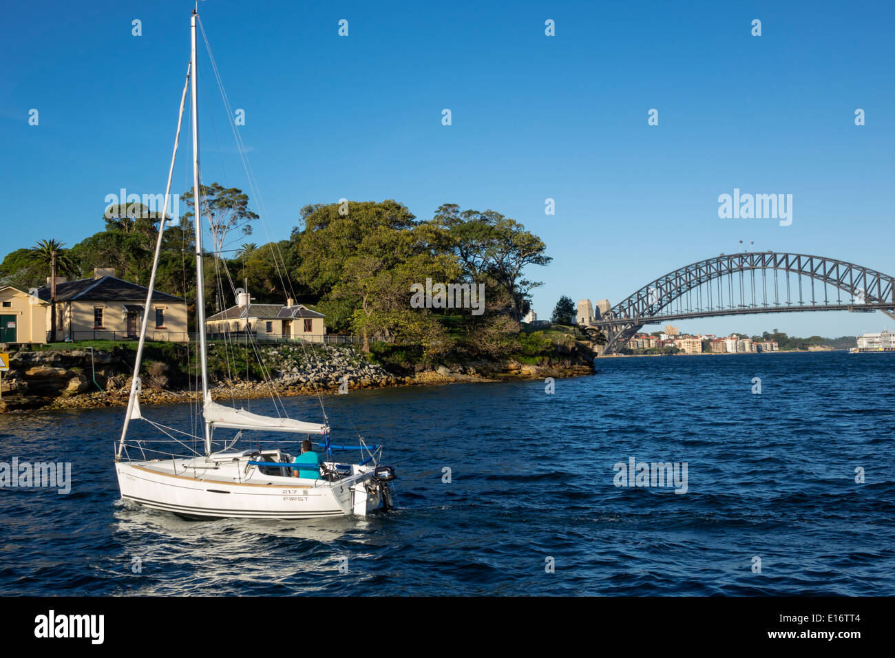 Sydney Australia,nuovo Galles del Sud,Porto,porto,Ponte,acqua,Balmain Est,barca,barca a vela,visitatori viaggio viaggio turistico turismo Landma Foto Stock