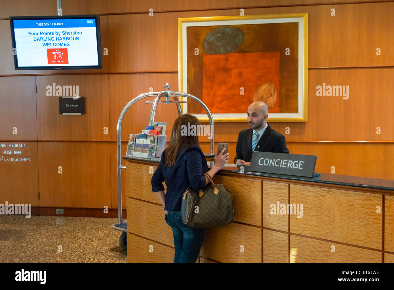 Sydney Australia, Sussex Street, Four Points by Sheraton Darling Harbour, hotel, hall, reception check in reception prenotazioni registro prenotazioni, res Foto Stock